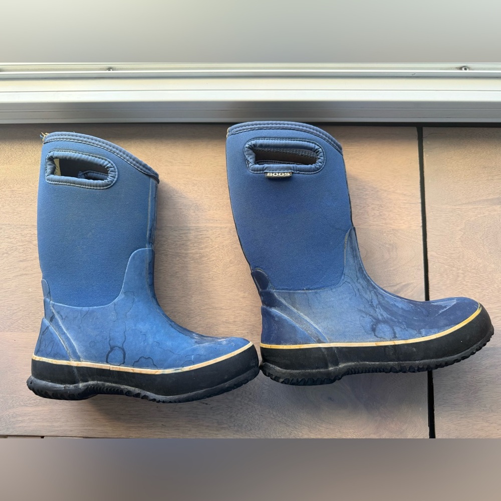 Boys Blue BOGS sz 2